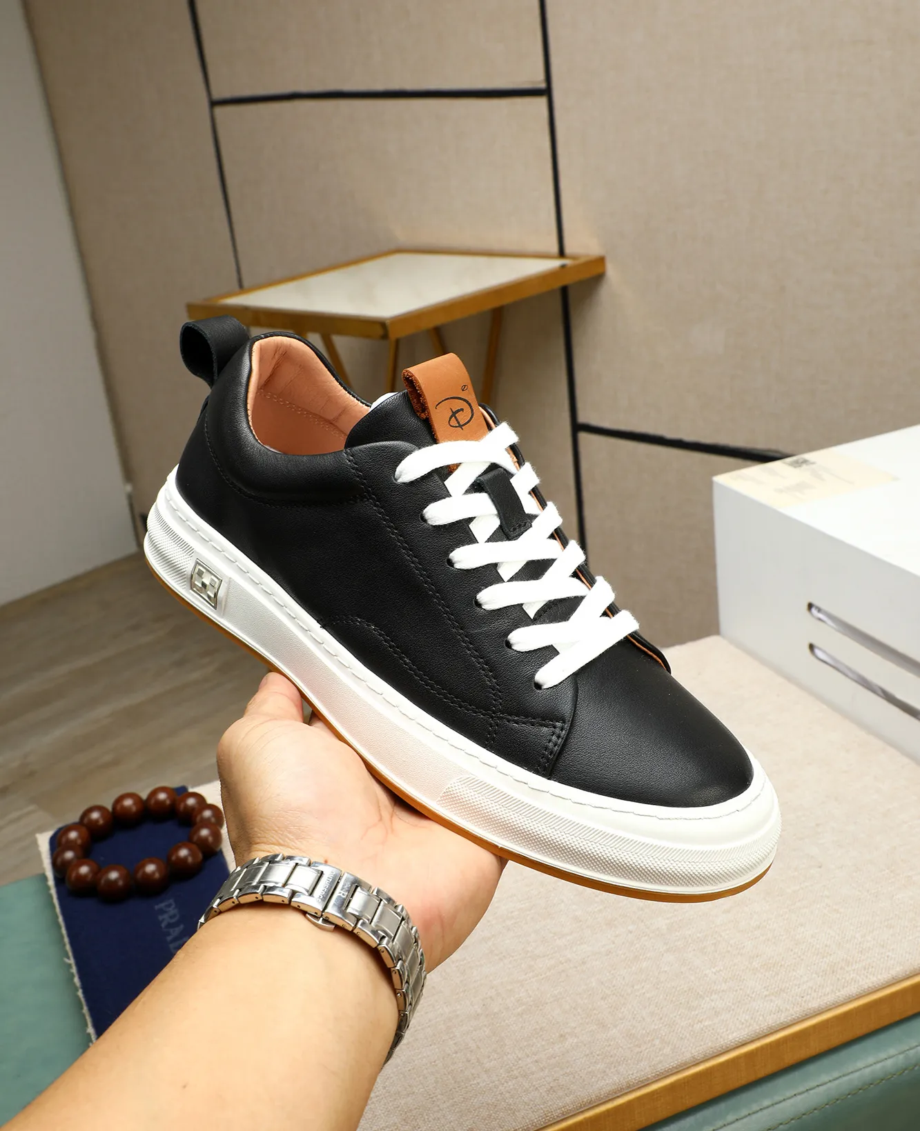 Men's men's shoes 💰420 high-end version. PRADA (Prada) men's casual style, compare the quality at the counter 🧚🏿♂️Imported cowhide fabric 🐎Water-dyed comfortable and soft cowhide lining for feet 🐂Genuine leather outsole with label 🎉 Size 38-44. Can be customized for 45💥🏆